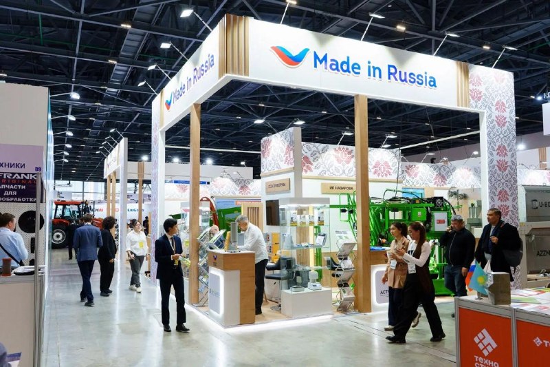Российские экспортеры привезли шмелей и агротехнику на KazAgro